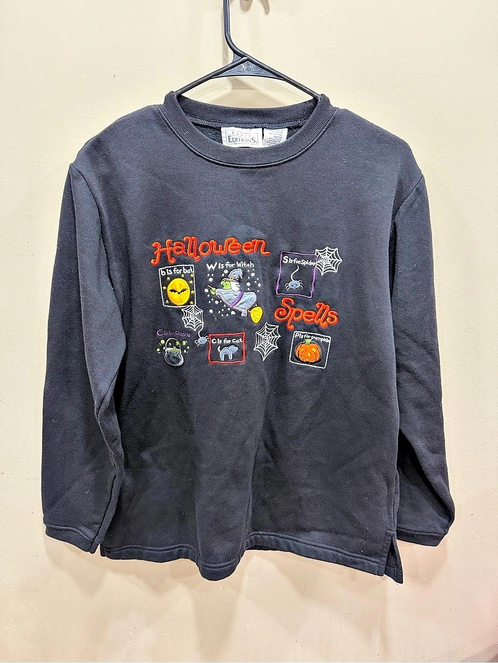 Basic Editions Halloween Spells Embroidered Sweatshirt Black womans small